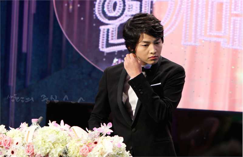 宋仲基(Song Joong Ki)KBS演技大赏(2010)壁纸壁纸