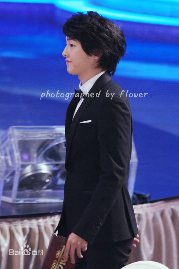 宋仲基(Song Joong Ki)KBS演技大赏(2010)壁纸壁纸