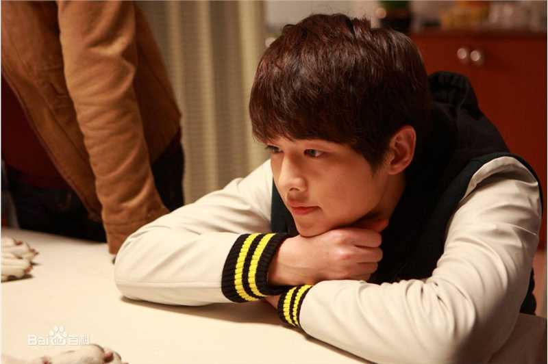 宋仲基(Song Joong Ki)越“剥”越有魅力的演员前后照片