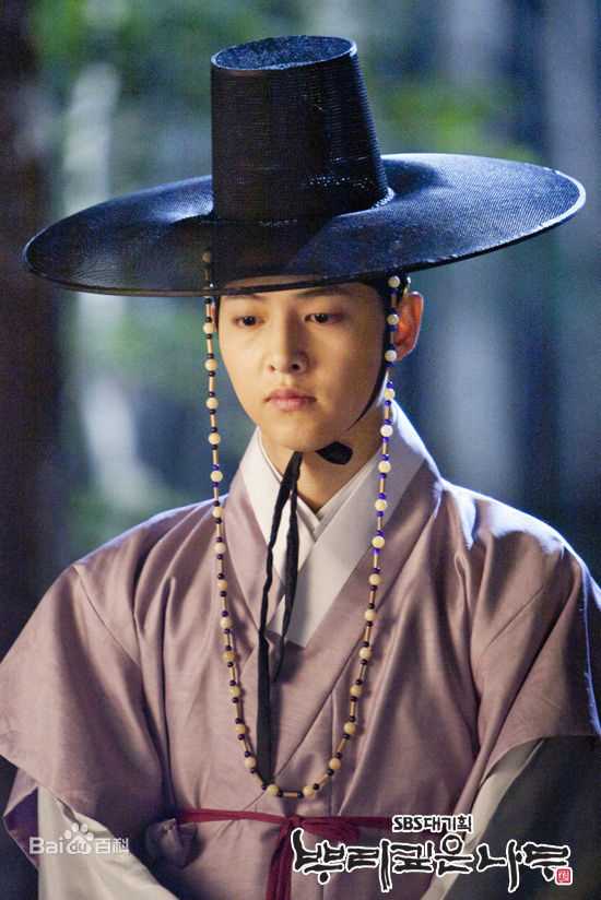 宋仲基(Song Joong Ki)越“剥”越有魅力的演员前后照片