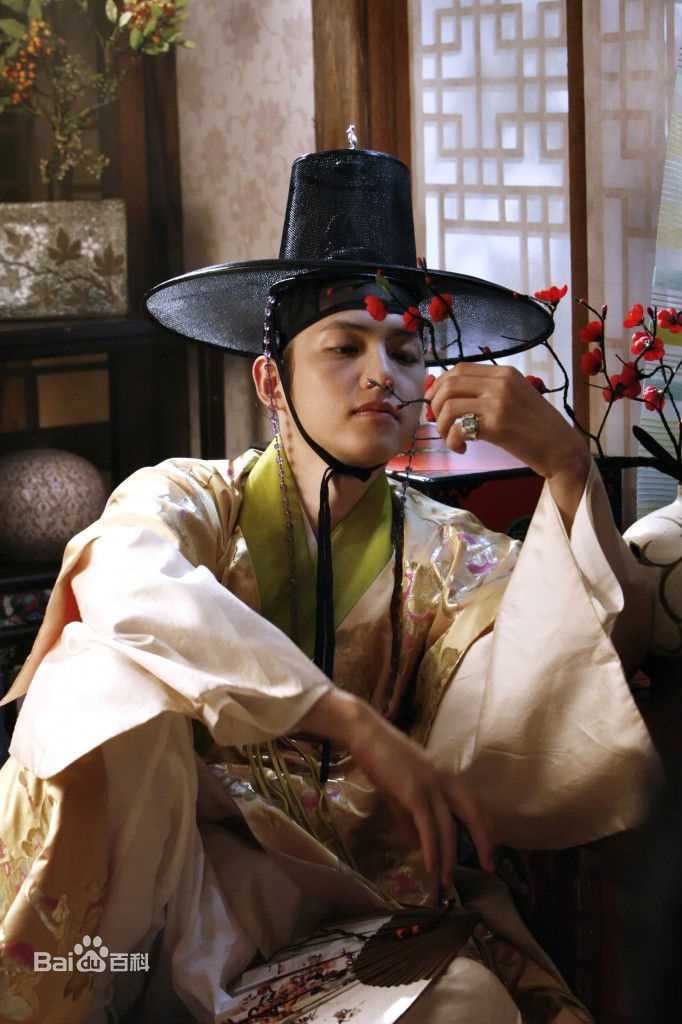 宋仲基(Song Joong Ki)越“剥”越有魅力的演员前后照片