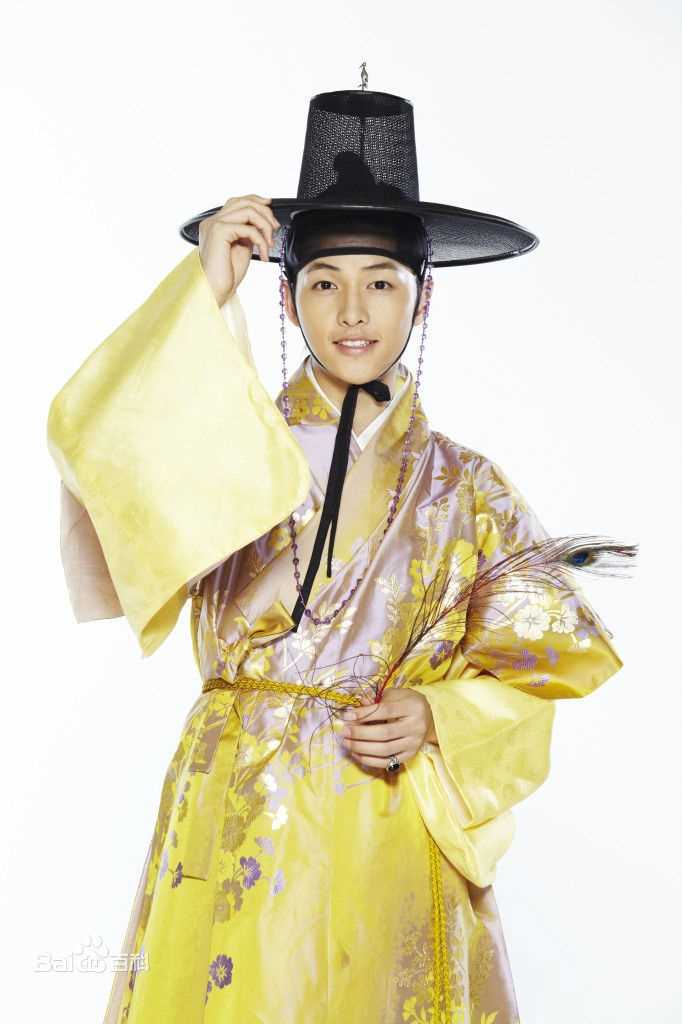 宋仲基(Song Joong Ki)越“剥”越有魅力的演员前后照片