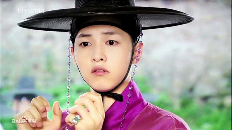 最新宋仲基(Song Joong Ki)在作品《成均馆绯闻》饰演具龙河中的图集