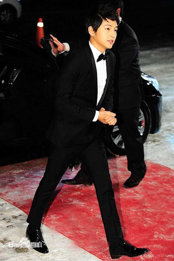 高清宋仲基(Song Joong Ki)在活动《KBS演技大奖》中的图集