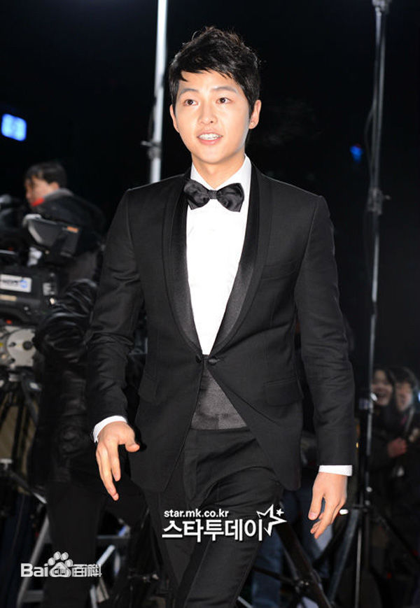 高清宋仲基(Song Joong Ki)在活动《KBS演技大奖》中的图集