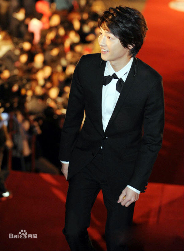 高清宋仲基(Song Joong Ki)在活动《第31届青龙电影节》中的图集