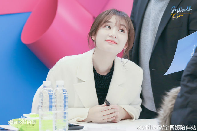 金智媛（本名）(/Kim Ji Won/キム·ジウォン)签名会素颜照壁纸