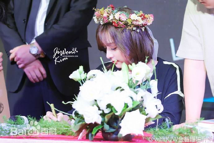 金智媛（本名）(/Kim Ji Won/キム·ジウォン)签名会素颜照壁纸