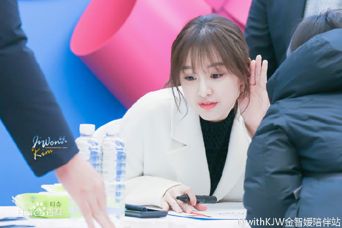 金智媛（本名）(/Kim Ji Won/キム·ジウォン)签名会素颜照壁纸