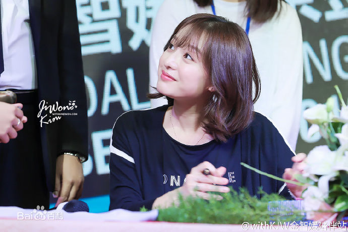 金智媛（本名）(/Kim Ji Won/キム·ジウォン)签名会素颜照壁纸