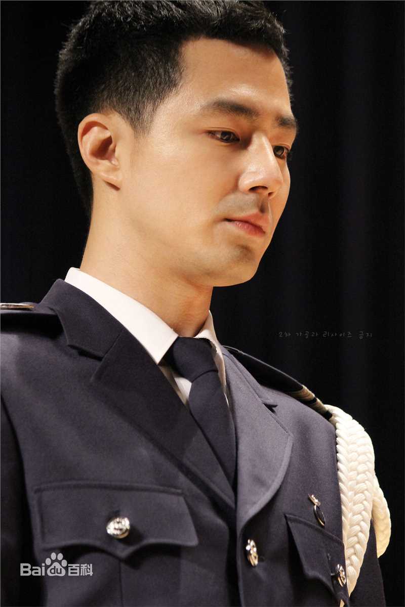 赵寅成(Zo In Sung)当兵时期图片图册