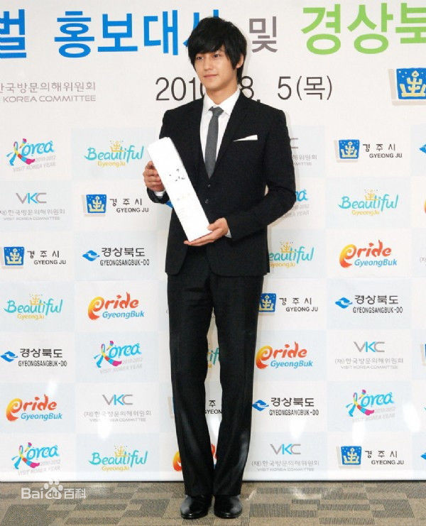 金范(キム ボム)社会活动素颜照相册