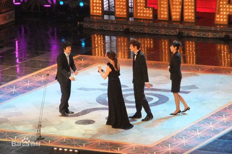 崔丹尼尔(/Choi daniel)出席47届电影大钟奖颁奖礼壁纸壁纸