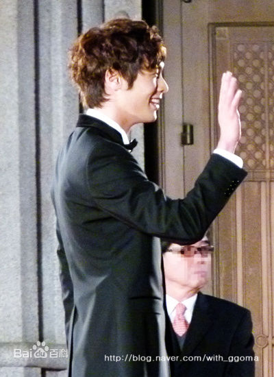 崔丹尼尔(/Choi daniel)出席47届电影大钟奖颁奖礼壁纸壁纸