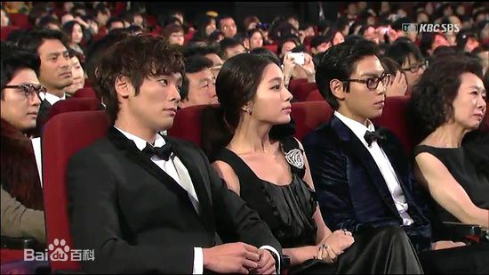 崔丹尼尔(/Choi daniel)出席47届电影大钟奖颁奖礼壁纸壁纸