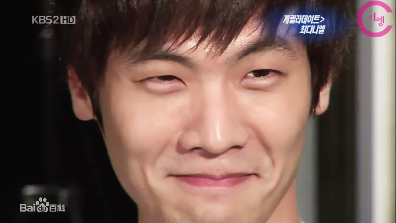 最全崔丹尼尔(/Choi daniel)在出席KBS2的《娱乐今晚》采访节目中的壁纸