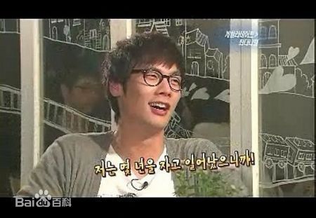 最全崔丹尼尔(/Choi daniel)在出席KBS2的《娱乐今晚》采访节目中的壁纸