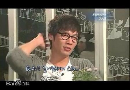 最全崔丹尼尔(/Choi daniel)在出席KBS2的《娱乐今晚》采访节目中的壁纸