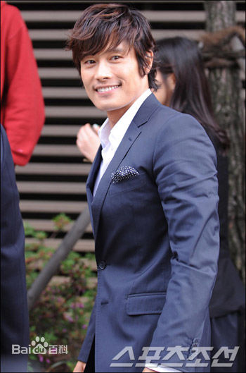 最新李秉宪(，Lee Byunghun)在《The Influence》试映会中的图集