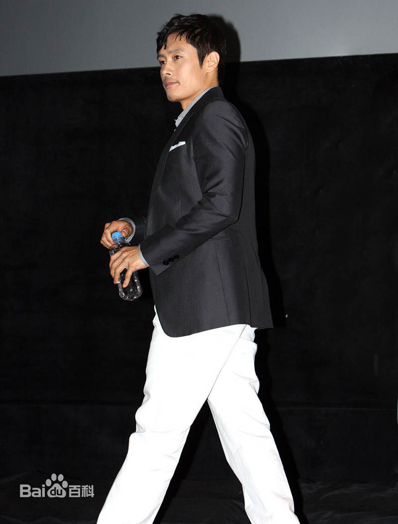 最新李秉宪(，Lee Byunghun)在《The Influence》试映会中的图集