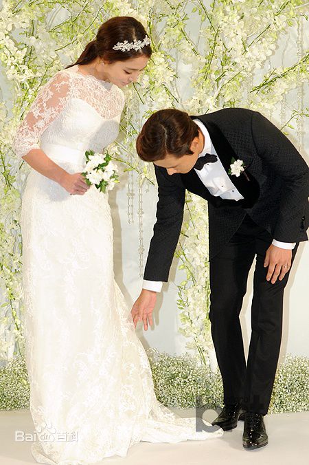 李秉宪(，Lee Byunghun)李珉廷婚礼图片图册