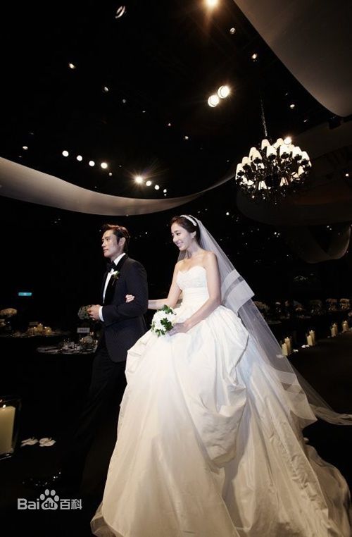 李秉宪(，Lee Byunghun)李珉廷婚礼图片图册