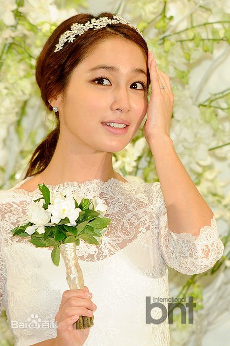 李秉宪(，Lee Byunghun)李珉廷婚礼图片图册