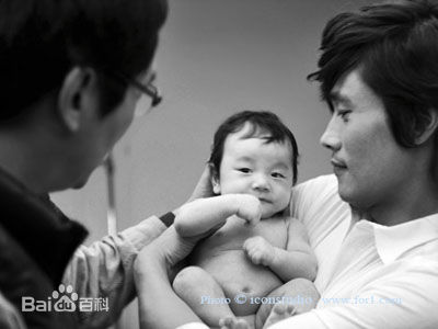 李秉宪(，Lee Byunghun)天使的信性感图片图集