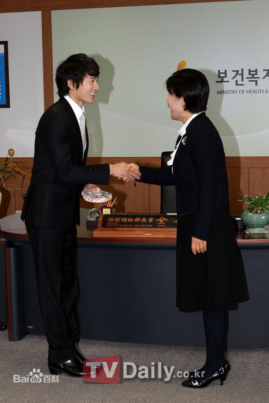 池晟(Ji Sung)社会活动素颜照相册