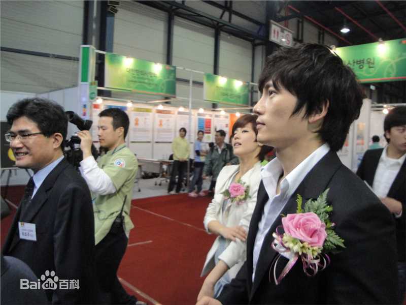 池晟(Ji Sung)社会活动素颜照相册