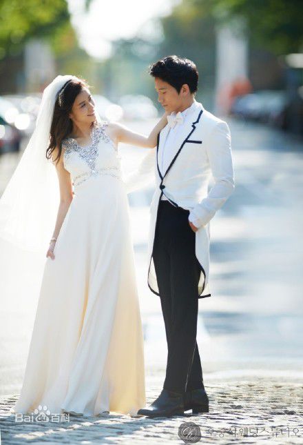 池晟(Ji Sung)李宝英婚纱照性感图片壁纸