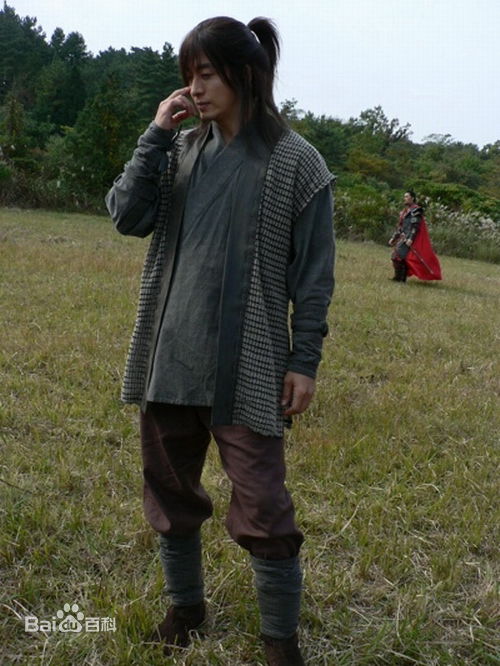 最新裴勇浚(Bae Yong Joon，)在《记》图片中的图集