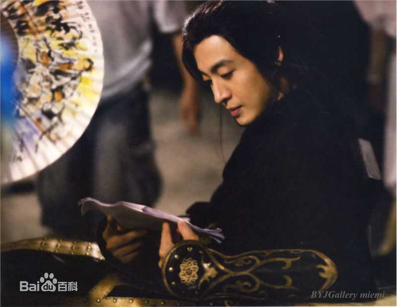 最新裴勇浚(Bae Yong Joon，)在《记》图片中的图集