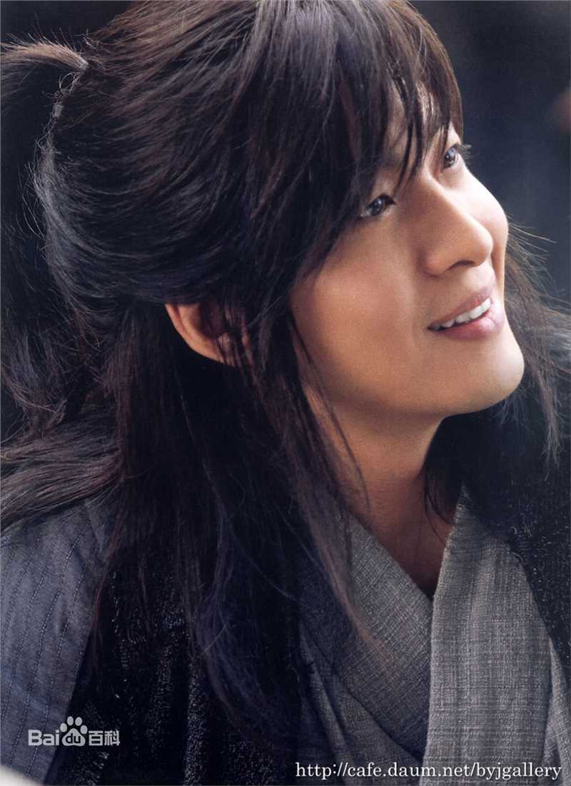 最新裴勇浚(Bae Yong Joon，)在《记》图片中的图集