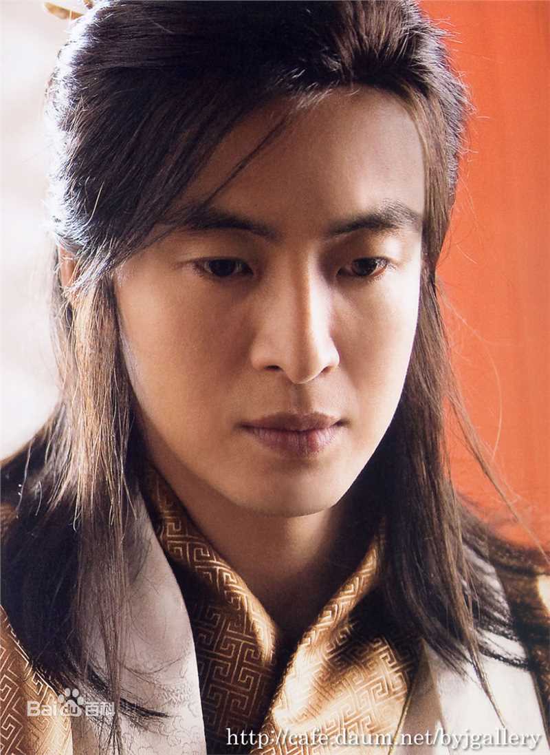 最新裴勇浚(Bae Yong Joon，)在《记》图片中的图集