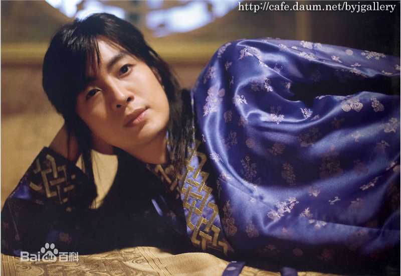 最新裴勇浚(Bae Yong Joon，)在《记》图片中的图集