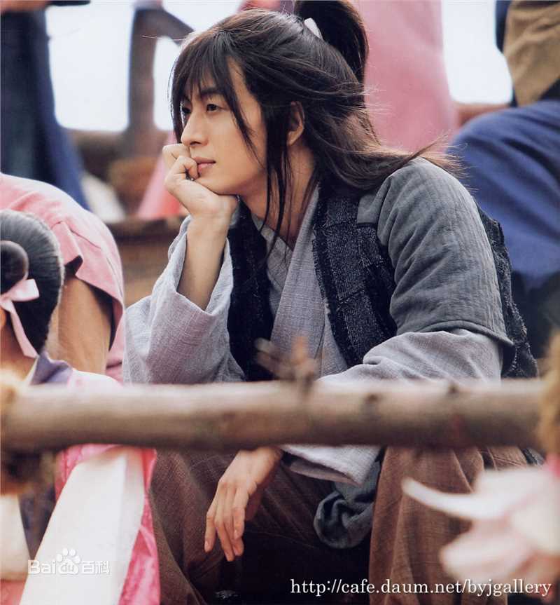 最新裴勇浚(Bae Yong Joon，)在《记》图片中的图集