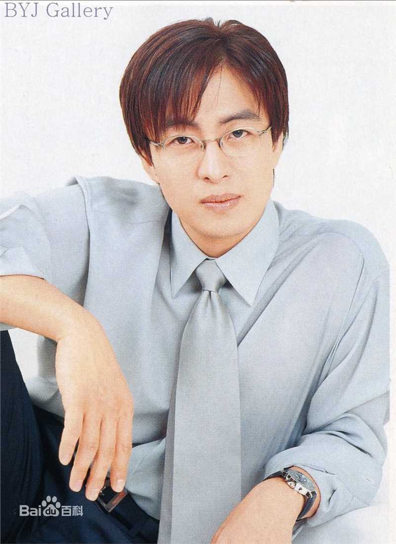 最新裴勇浚(Bae Yong Joon，)在《情定大饭店》图片中的图集