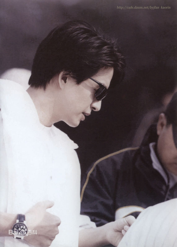 最新裴勇浚(Bae Yong Joon，)在《情定大饭店》图片中的图集