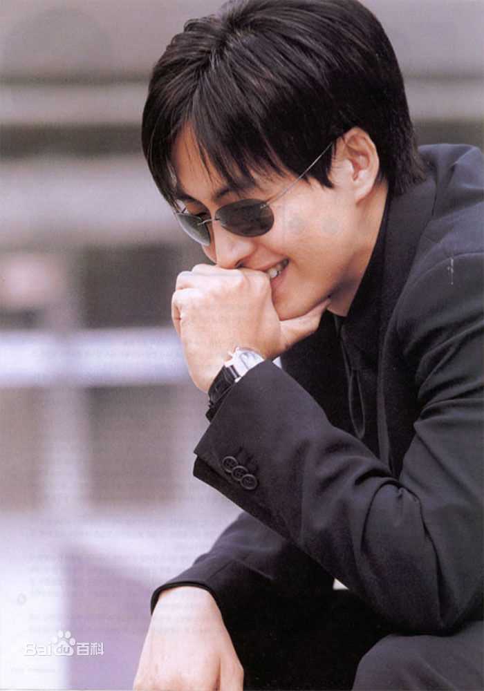 最新裴勇浚(Bae Yong Joon，)在《情定大饭店》图片中的图集