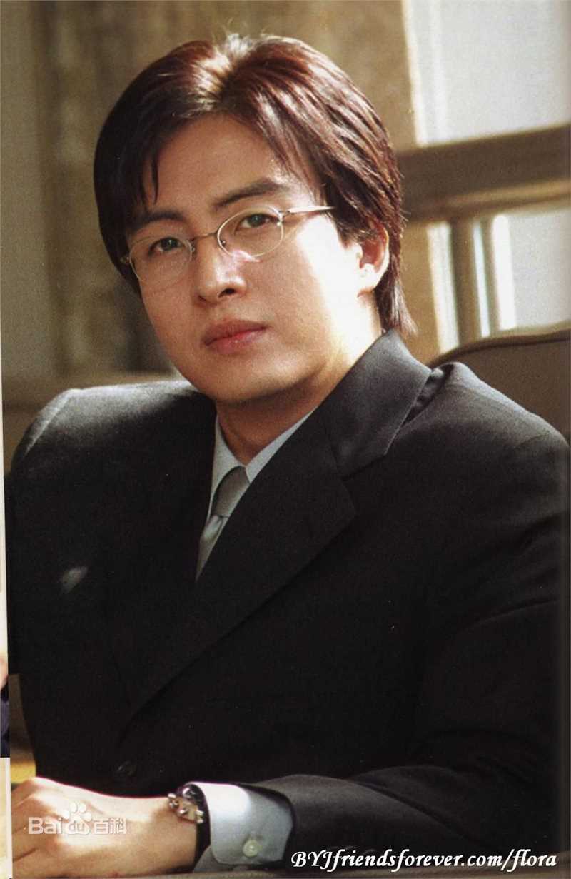 最新裴勇浚(Bae Yong Joon，)在《情定大饭店》图片中的图集