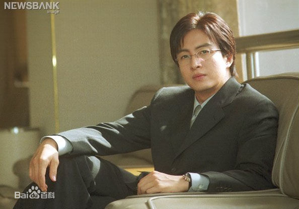 最新裴勇浚(Bae Yong Joon，)在《情定大饭店》图片中的图集