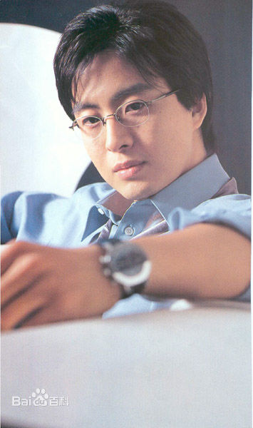 最新裴勇浚(Bae Yong Joon，)在《情定大饭店》图片中的图集