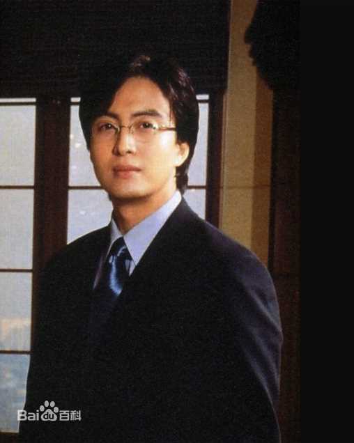 最新裴勇浚(Bae Yong Joon，)在《情定大饭店》图片中的图集