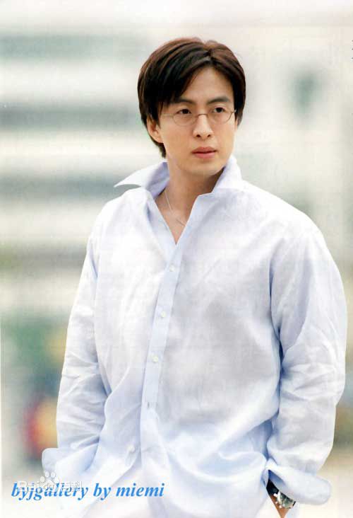 最新裴勇浚(Bae Yong Joon，)在《情定大饭店》图片中的图集