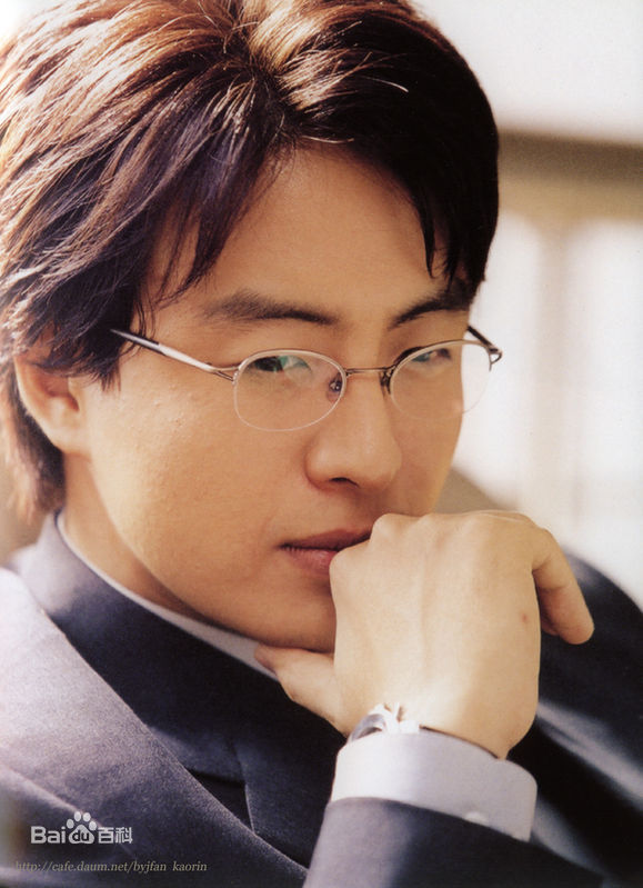 最新裴勇浚(Bae Yong Joon，)在《情定大饭店》图片中的图集