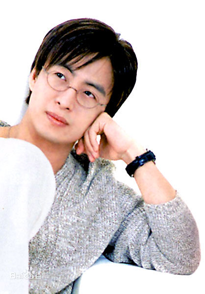 最新裴勇浚(Bae Yong Joon，)在《情定大饭店》图片中的图集