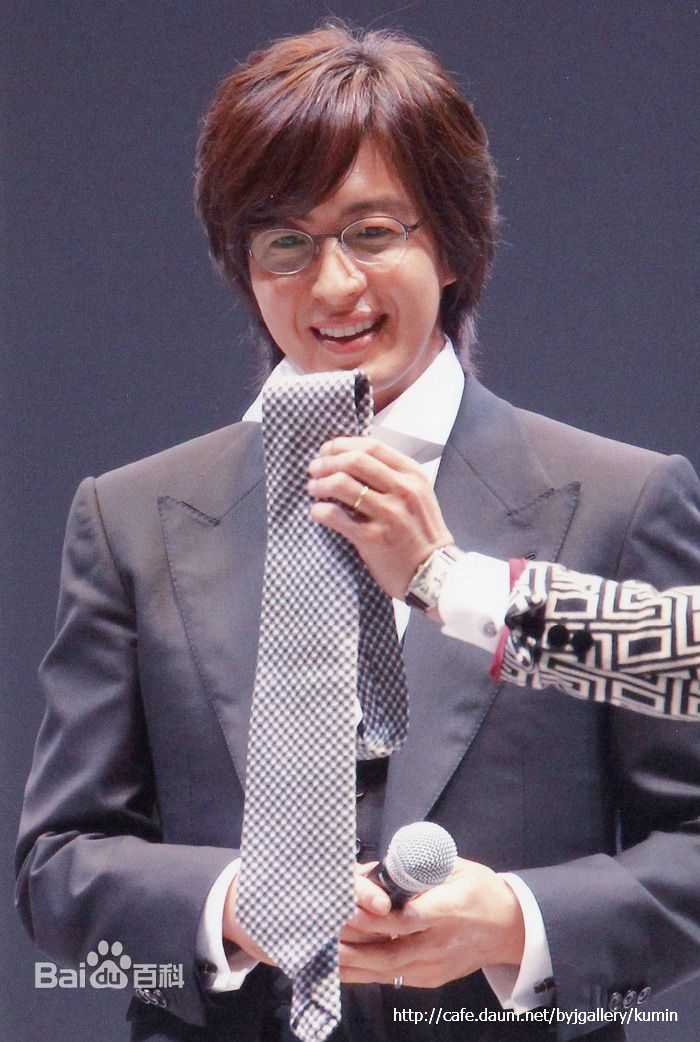 裴勇浚(Bae Yong Joon，)慈善活动前后照片