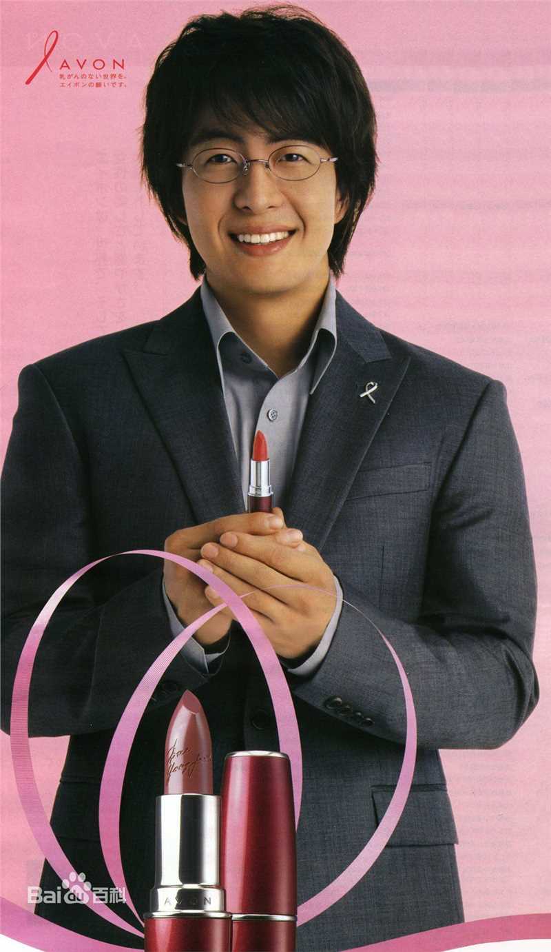 裴勇浚(Bae Yong Joon，)慈善活动前后照片