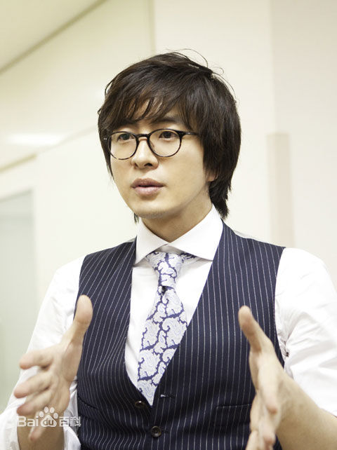 裴勇浚(Bae Yong Joon，)慈善活动前后照片